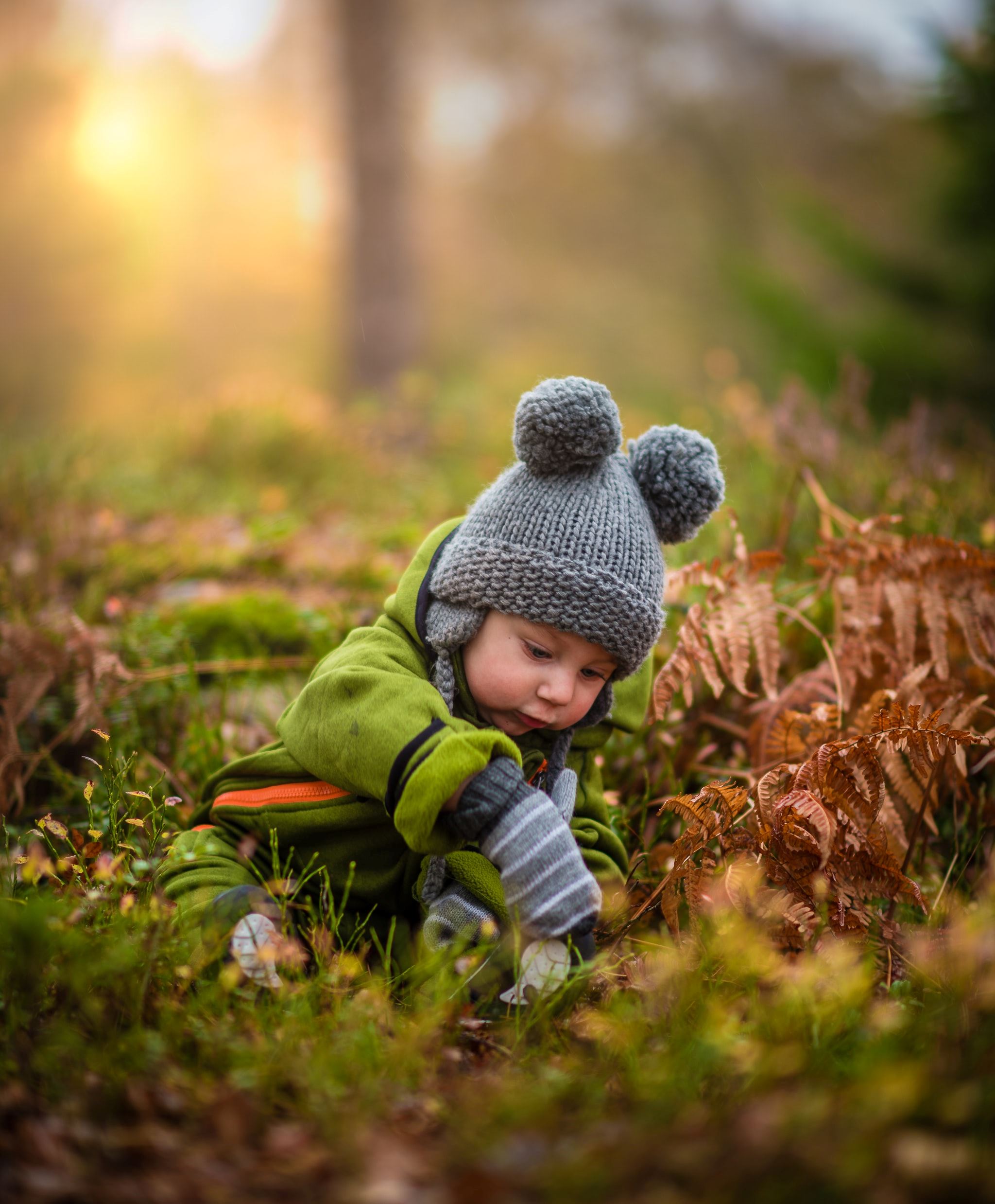 janko-ferlic Child sitting in a frosty forest